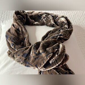 Elegant Velvet Scarf made of the finest Silk & Rayon Velvet